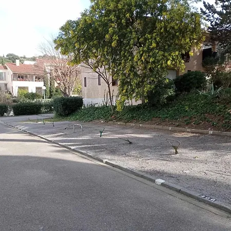 3vse-alz210 Equipe Pour 3 Personnes Au 2eme Etage Parking *